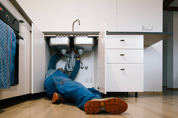 Professional Leak Detection technician working in Oakland, FL